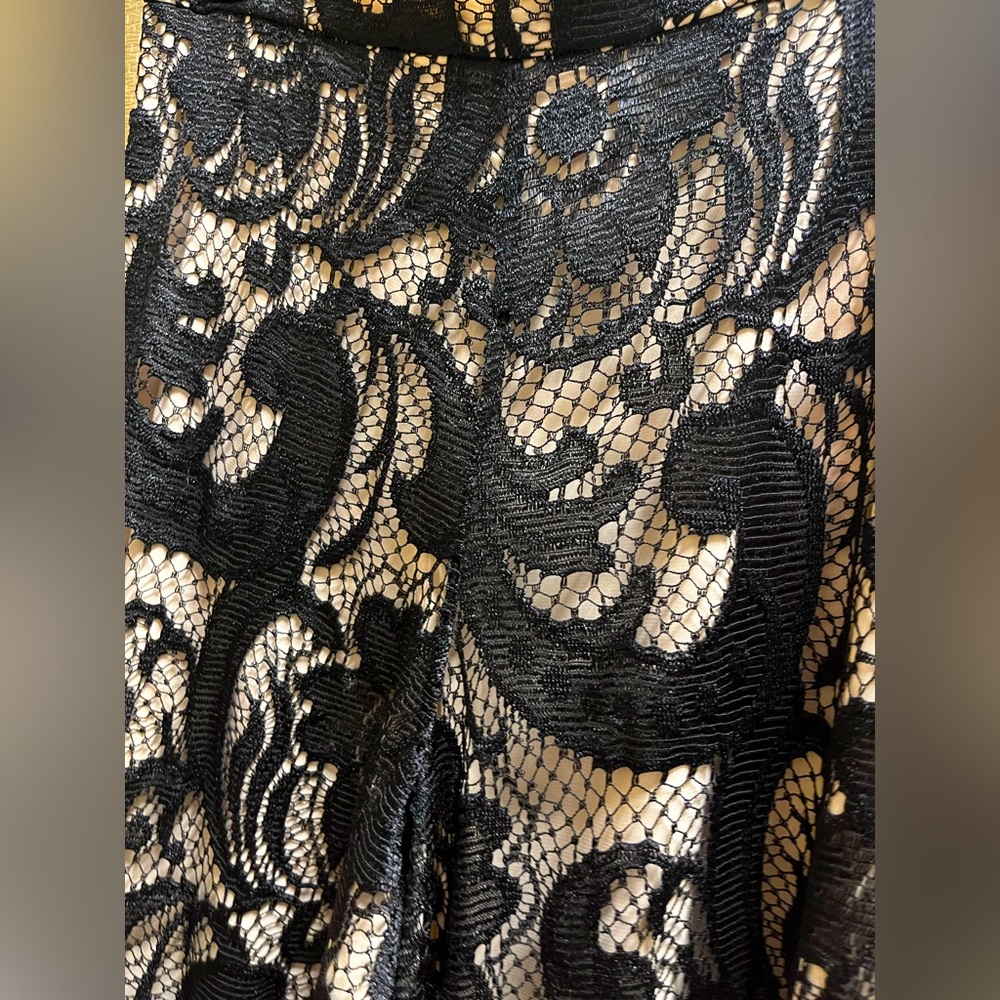 Alice + Olivia Lace Pattern Wide Leg Pants - Picture 4 of 15